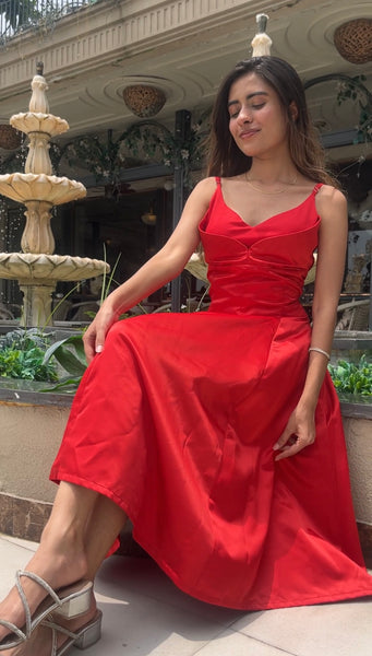 Swan Flare Dress In Red